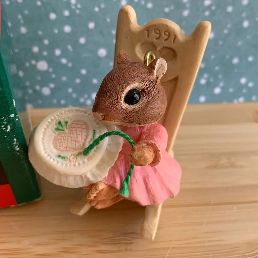 Hallmark Keepsake Ornament * Loving Stitches